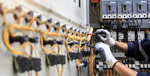Professional Electrician technician working in Redland, TX